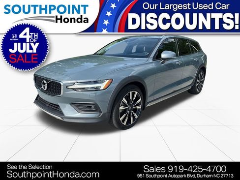 Used 2022 Volvo V60 T5 Cross Country w/ Lounge Package AWD/4WD image 3