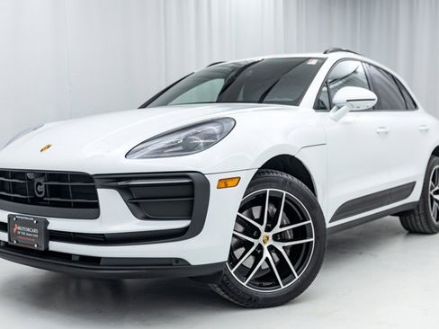 Used 2023 Porsche Macan AWD/4WD image 21