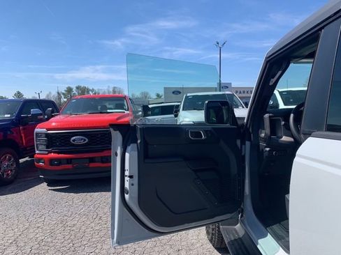 New 2026 Ford Bronco Outer Banks w/ Sasquatch Package AWD/4WD image 21