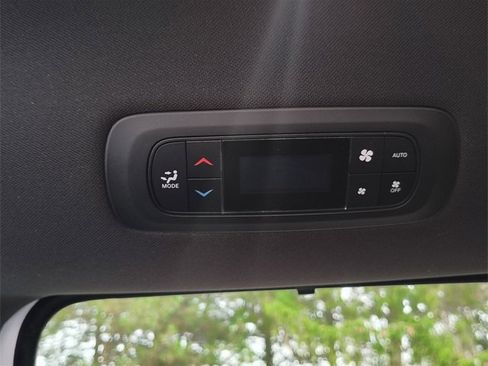 New 2026 Chrysler Pacifica Select image 33