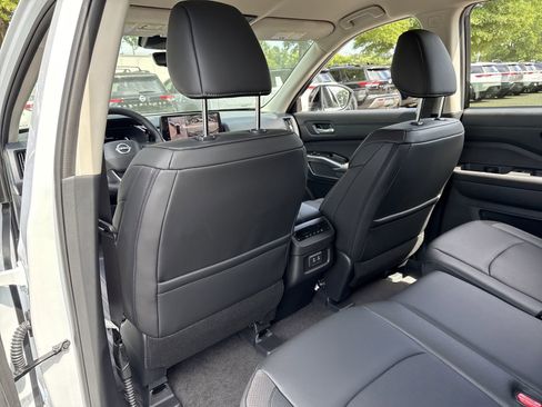 New 2026 Nissan Pathfinder SL FWD image 17