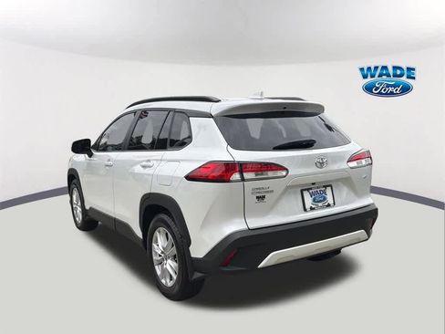 Used 2024 Toyota Corolla Cross LE image 7