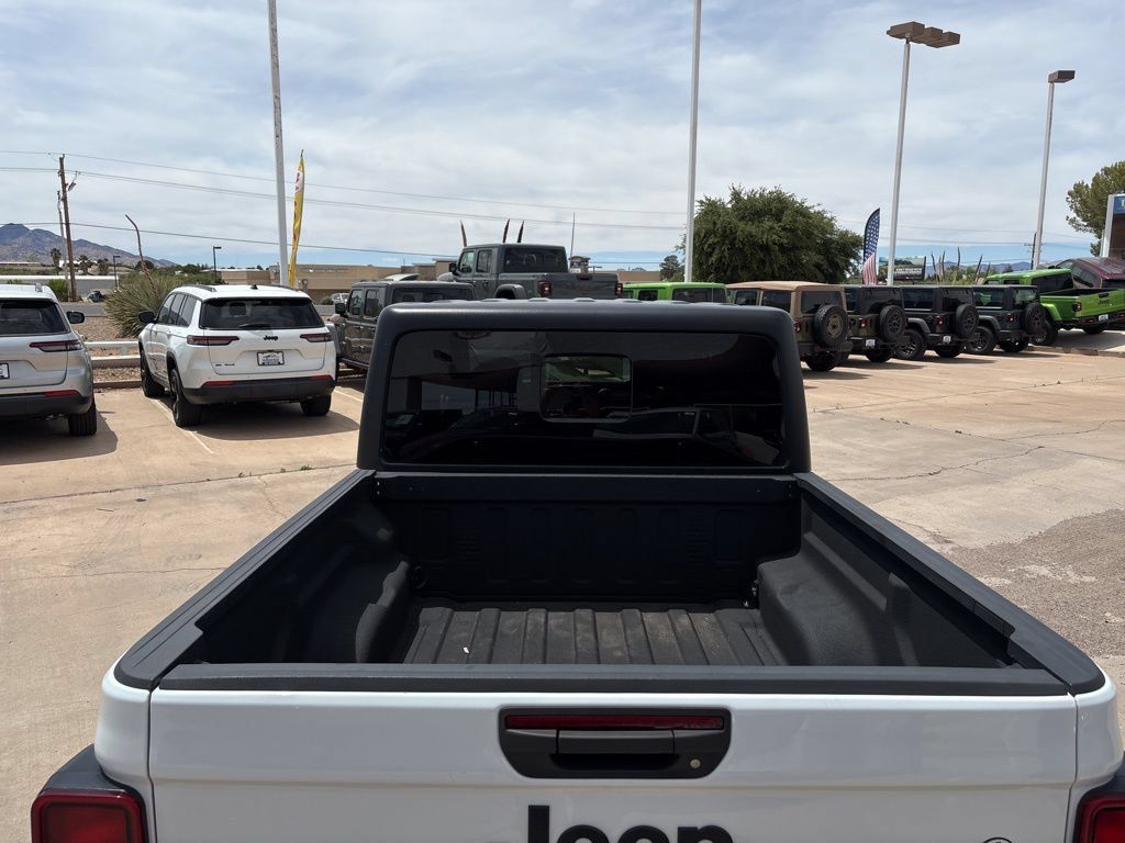 Used 2022 Jeep Gladiator Sport AWD/4WD image 46