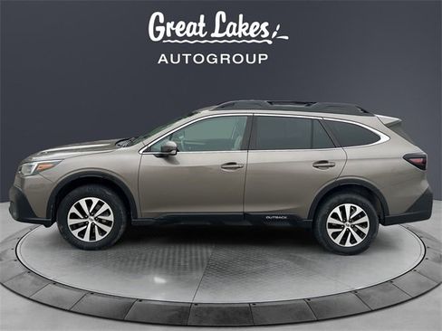 Used 2021 Subaru Outback Premium image 2