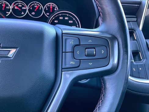 Used 2021 Chevrolet Suburban RST w/ Luxury Package image 23