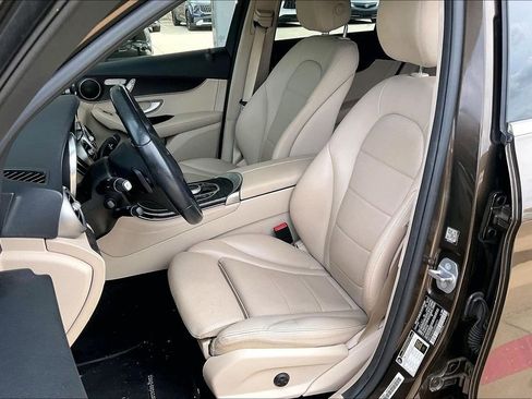 Used 2018 Mercedes-Benz GLC 300 w/ Premium Package image 26