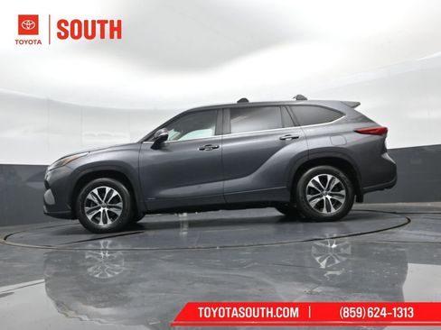 Used 2023 Toyota Highlander XLE AWD/4WD image 49