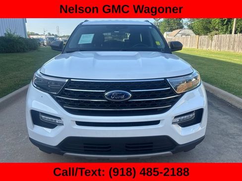 Used 2023 Ford Explorer XLT w/ Equipment Group 202A AWD/4WD image 2