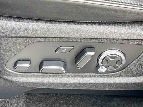 Used 2024 Hyundai Palisade Calligraphy image 21