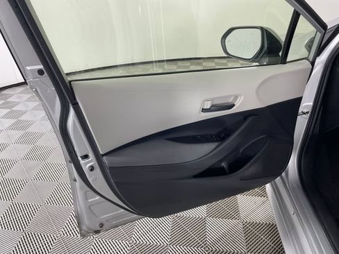Used 2022 Toyota Corolla LE FWD image 11