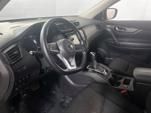 Used 2020 Nissan Rogue SV image 9
