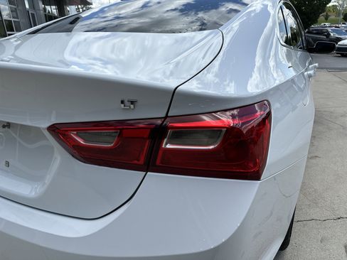 Used 2017 Chevrolet Malibu LT FWD image 39