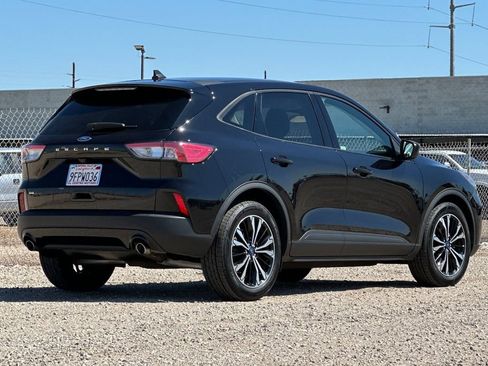 Used 2022 Ford Escape SE w/ SE Sport Appearance Package image 4