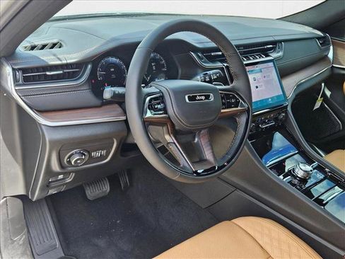 New 2025 Jeep Grand Cherokee Summit w/ Luxury Tech Group V image 11