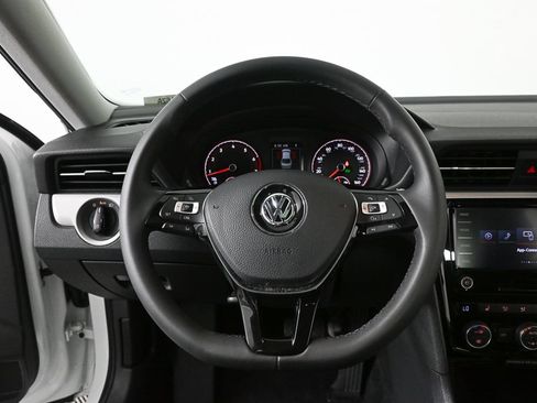 Used 2022 Volkswagen Passat 2.0T SE FWD image 2