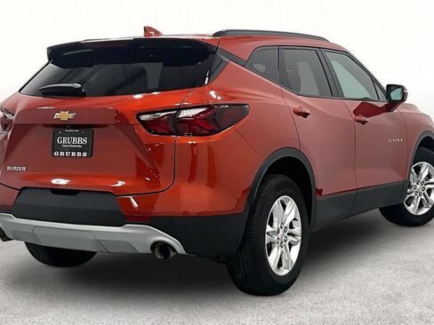 Used 2022 Chevrolet Blazer LT FWD image 2