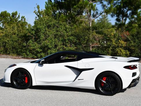 Used 2024 Chevrolet Corvette E-Ray Convertible w/ 3LZ AWD/4WD image 4