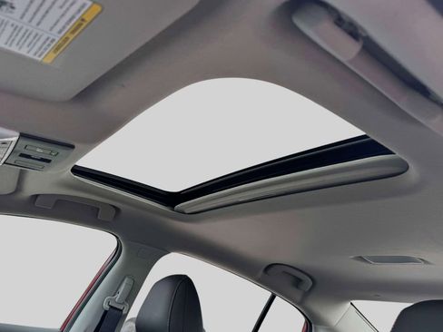 Certified 2025 Nissan Sentra SR w/ SR Premium Package image 20