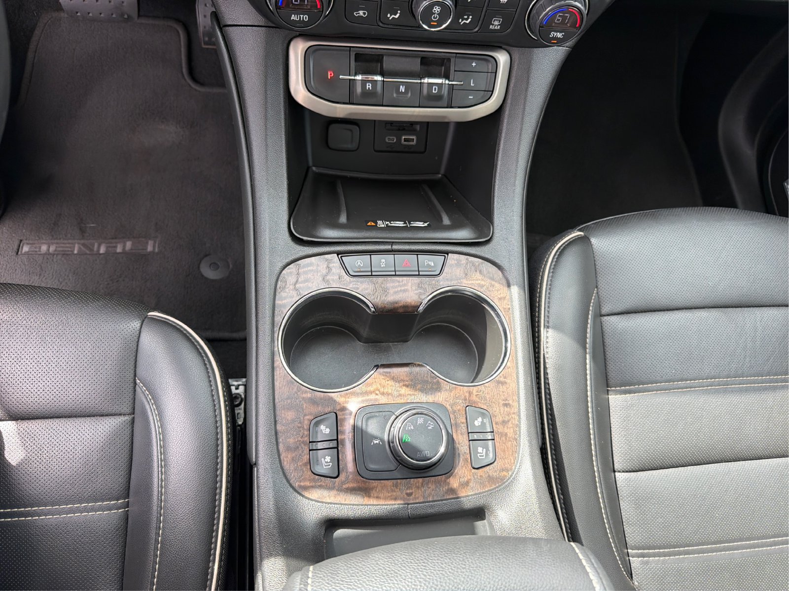 Used 2022 GMC Acadia Denali AWD/4WD image 17