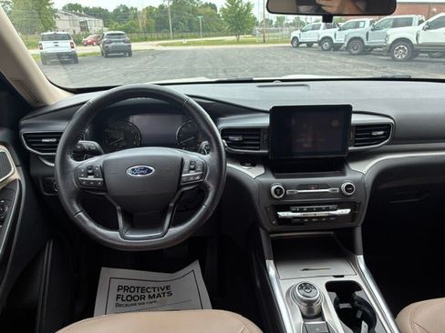 Used 2020 Ford Explorer XLT w/ Equipment Group 202A AWD/4WD image 19
