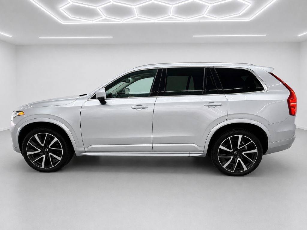 Used 2022 Volvo XC90 T6 Momentum w/ Climate Package AWD/4WD image 6