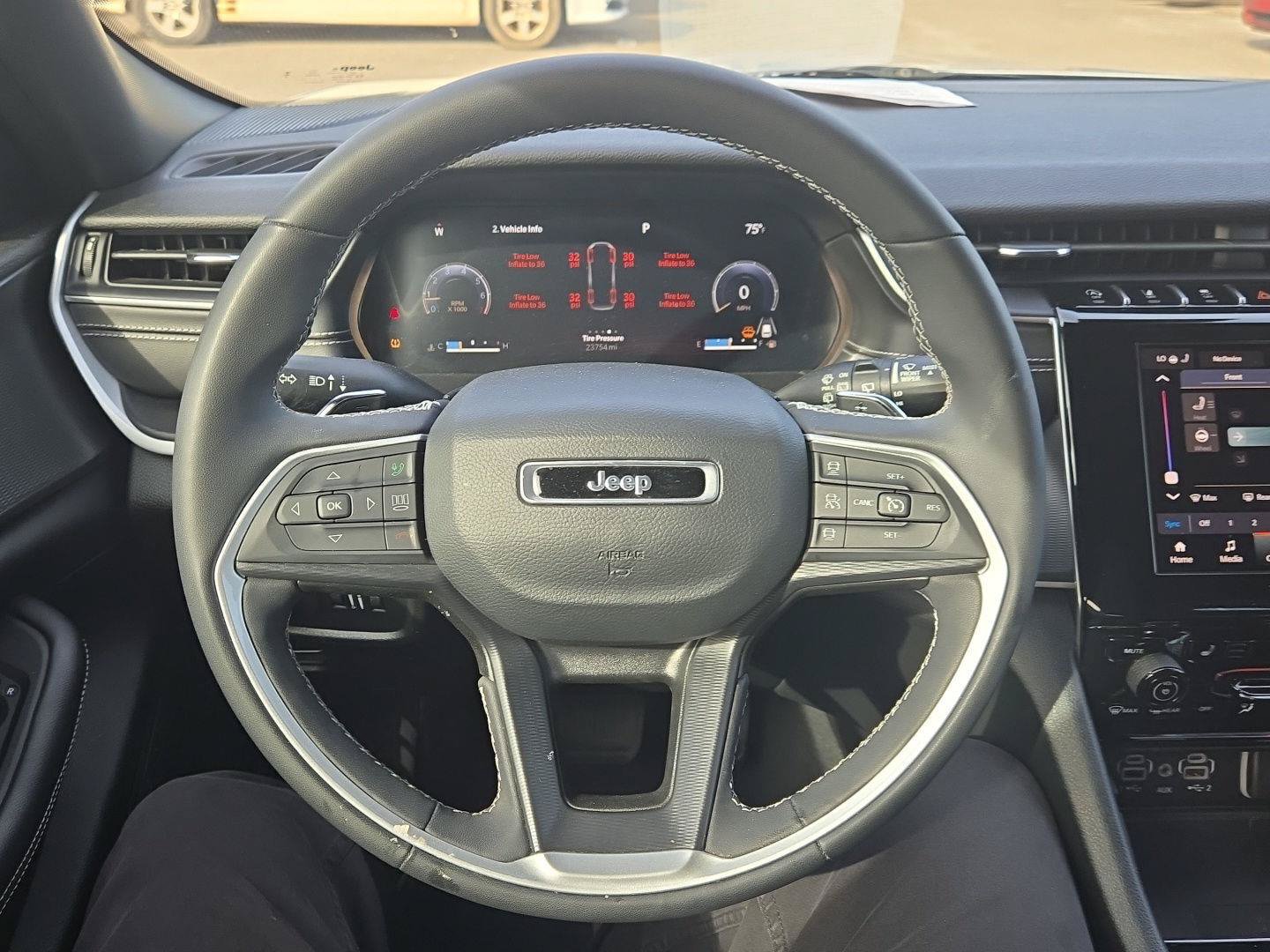 Used 2023 Jeep Grand Cherokee L Laredo RWD image 18