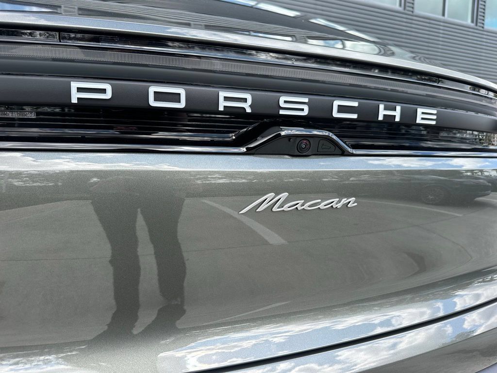 Used 2026 Porsche Macan Electric RWD image 14
