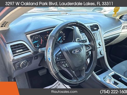 Used 2017 Ford Fusion SE FWD image 38