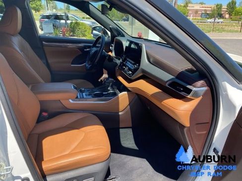 Used 2020 Toyota Highlander Platinum AWD/4WD image 20