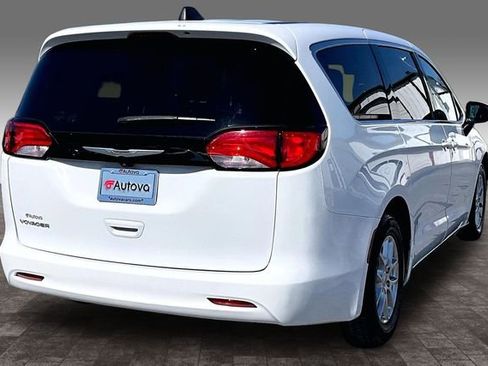 Used 2022 Chrysler Voyager LX image 6