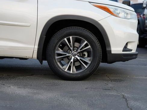 Used 2016 Toyota Highlander XLE image 4