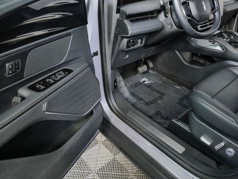 Used 2025 Lincoln Nautilus Premier w/ Jet Appearance Package AWD/4WD image 9