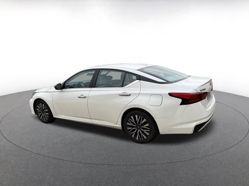 Used 2025 Nissan Altima 2.5 SV image 14