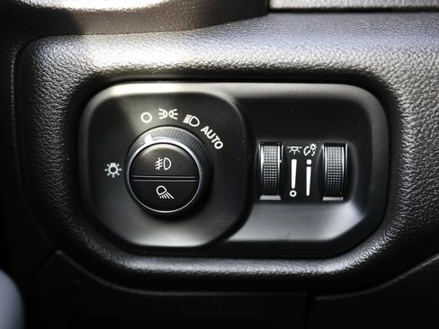 Used 2019 RAM 1500 Big Horn image 32