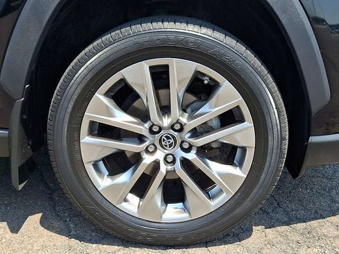Used 2019 Toyota RAV4 XLE Premium w/ Cold Weather Package AWD/4WD image 8