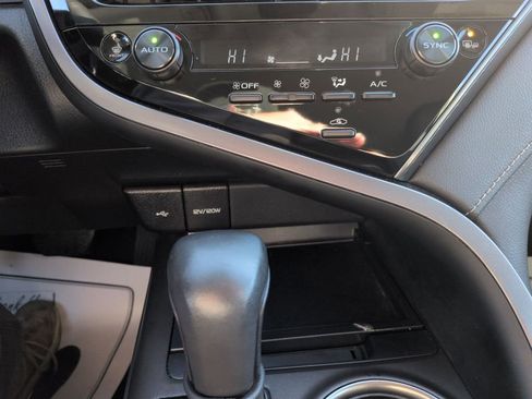 Used 2023 Toyota Camry SE image 18