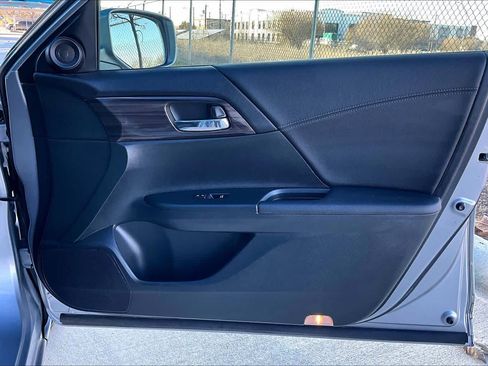Used 2017 Honda Accord Hybrid Sedan image 23