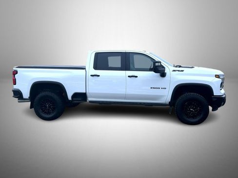 Certified 2025 Chevrolet Silverado 2500 ZR2 w/ LPO, Dark Essentials Package image 4