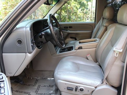Used 2004 GMC Yukon SLT w/ 1SD Preferred Equipment Group AWD/4WD image 10