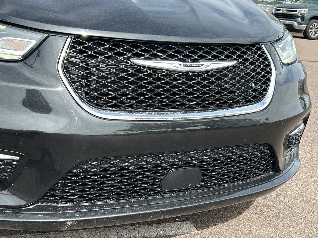 Used 2024 Chrysler Pacifica Touring-L FWD image 23