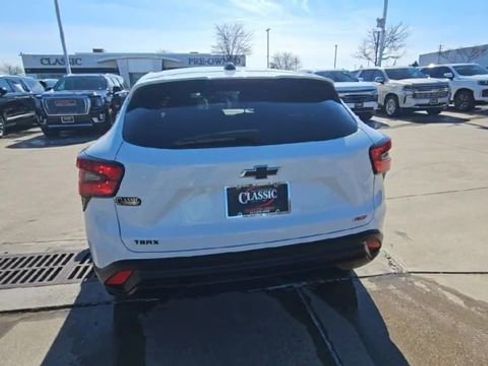 Used 2024 Chevrolet Trax RS image 7