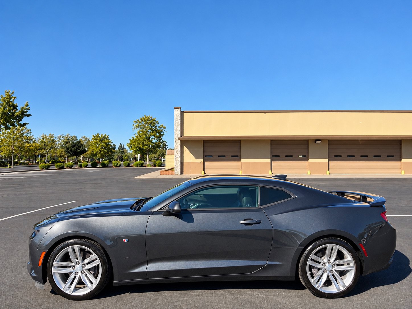 Used 2018 Chevrolet Camaro SS RWD image 4