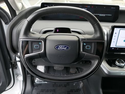 Used 2025 Ford Expedition Max Platinum AWD/4WD image 18