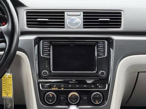 Used 2017 Volkswagen Passat 1.8T R-Line w/ R-Line Lighting Package image 16