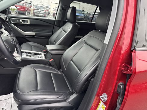 Certified 2023 Ford Explorer XLT w/ Equipment Group 202A AWD/4WD image 19