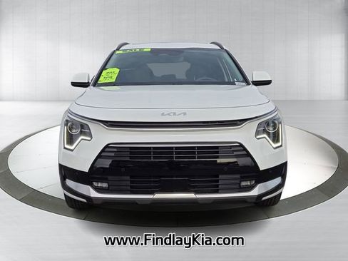 Certified 2025 Kia Niro SX image 2