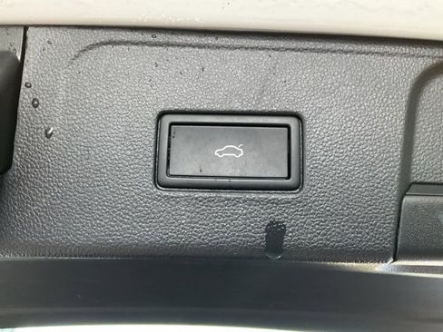 Used 2024 Volkswagen Atlas SE image 21