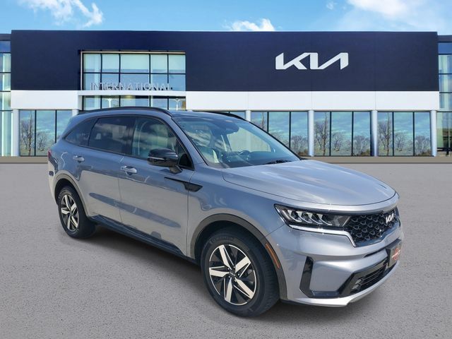 Used 2022 Kia Sorento EX w/ Panoramic Sunroof Package FWD image 2