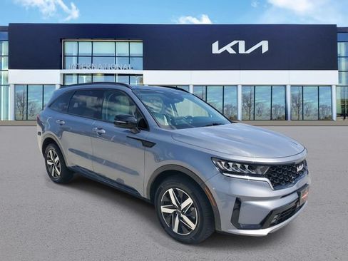 Used 2022 Kia Sorento EX w/ Panoramic Sunroof Package FWD image 2