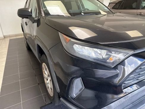 Used 2020 Toyota RAV4 LE FWD image 5